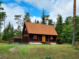 होटल की एक तस्वीर: Genuine house on northern Gotland near Slite