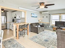 Hotel Foto: Lakefront Vacation Rental with Fire Pit and Dock!