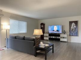 Hotel Photo: Monthly only, Quite condo in the 55 community,10 min to Laguna beach
