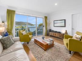 Cosy Cottage Above the Hawkesbury w/ Jetty, Hotel in Mooney Mooney