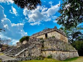 Фотография гостиницы: Tour zona arqueológica Ek Balam, cenote y pueblo mágico