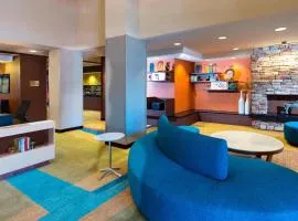 Fairfield Inn & Suites by Marriott Atlanta Buford/Mall of Georgia، فندق في بوفورد