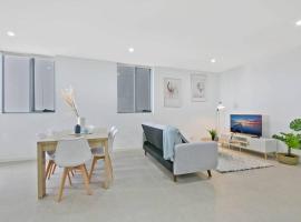 Aircabin｜Mascot｜Spacious & Modern｜Walk to station, hotel in Sydney