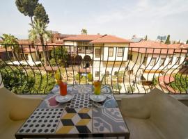 Zdjęcie hotelu: Lovely Flat with Balcony near Hadrian's Gate