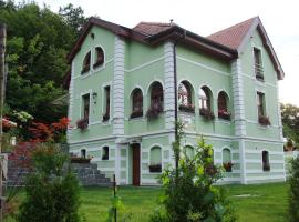 Hotel fotoğraf: Penzión Zlatý Jeleň