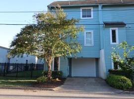 Hotel Photo: Cheerful Beach Townhouse