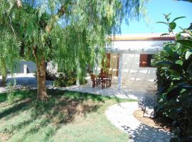 Hotel Photo: Appartamento in Villa con giardino a 200m dal mare