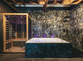 Foto do Hotel: Le Duplex de l'Etoile home cinéma jacuzzi et sauna privatif