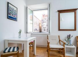 होटल की एक तस्वीर: LAUS II, Lovely Apartment in Old town Dubrovnik