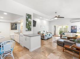 Hotel fotoğraf: Stylish 1-Bedroom Apartment with AC Just Moments from Kailua Beach