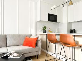 Hotel Photo: Gustowny apartament przy metrze