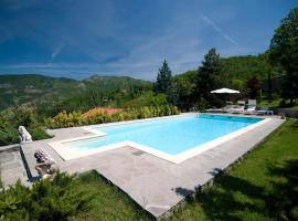 Zdjęcie hotelu: Villa with pool in chianti Rufina area (19 sleeps) with cooking class included