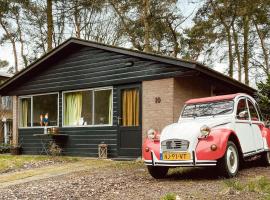 Fotos de Hotel: Beautiful stacaravan In Rheezerveen With Kitchen