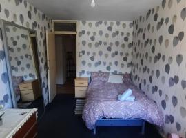 Hotel kuvat: Double bedroom in Liverpool