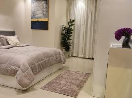 Foto di Hotel: شقة صغيرة VIP حي الوادي غرفة وصالة