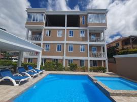 Fotos de Hotel: VIP Residence - Ocean & Pool view Lovely 2-Bedroom Apartment