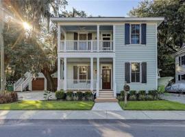 Fotos de Hotel: The Bluffton Village Home - 5 BR in Old Town w Carriage Home