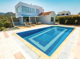 Hotel fotoğraf: Beautiful Home In Argaka With Kitchen