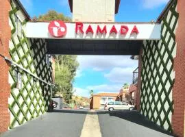 Ramada by Wyndham San Diego Poway Miramar: Poway şehrinde bir otel