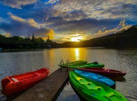 होटल की एक तस्वीर: Cabañas Lago Cerro Azul - Lake of Panama