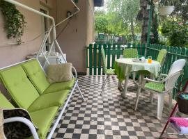 Фотографія готелю: Grany's Retro Guesthouse near Budapest AirPort