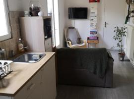 Hotel Photo: F2 en centre-ville Chevreuse