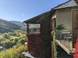 Hotel Photo: Atalaya - Montserrat Figueras - Gîte pour 8 personnes - 4 chambres en suite - Piscine