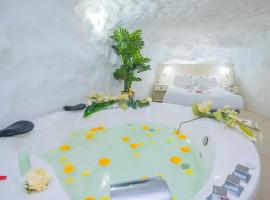 Casa Rural Las Colmenas, hotel v destinaci Alcalá del Júcar