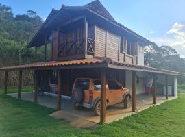 Foto di Hotel: Casa de campo inteira na Floresta do Uaimii em São Bartolomeu preço para aluguel da casa inteira para até sete pessoas
