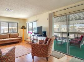 Foto do Hotel: Tucson Estates Home Private Deck, Pool Access!