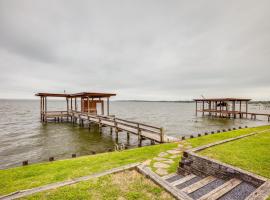 Hotel foto: Lakefront Livingston Vacation Rental with Boat Dock!