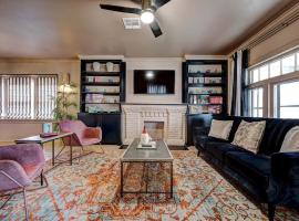 Hotel Photo: Boho Glam Bungalow mins away Western Ave Districts