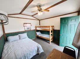 Hotelfotos: Cozy Cabin2 Within Campground