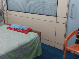 Gambaran Hotel: Kompass Homestay - Affordable AC Room With Shared Bathroom in Naya Paltan Free WIFI