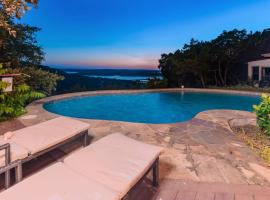 Hotel fotoğraf: A Pool With A View