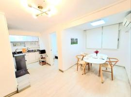 A picture of the hotel: Two bedroom Apt Hongik University