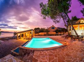 Little Sea House, hotel in Pašman