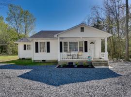 Hotel Photo: Rock Hill Cottage with Spacious Yard and Fire Pit!