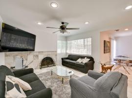 Фотография гостиницы: El Cajon Home with Pool 17 Mi to Downtown San Diego!