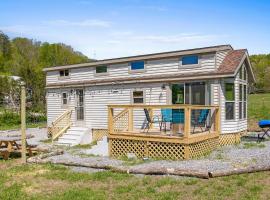 A picture of the hotel: Big-Tiny Home Farm Stay-15Min to Chattanooga