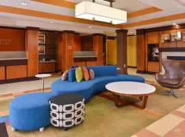 Fairfield Inn and Suites by Marriott Birmingham / Bessemer، فندق في بسمر