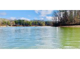 The Point RV, hotel in Townville