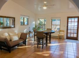 รูปภาพของโรงแรม: Peaceful Santa Fe Forest Home, Comfy and Well-equipped