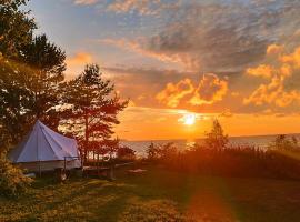 Mereääre Glamping ja Rannamaja, hotel v destinaci Liimala