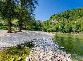 รูปภาพของโรงแรม: Cottage near river Kolpa, vineyards,top location.