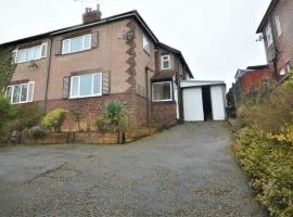 Hotel Photo: Lovely 3 bedroom house in Romiley, Stockport with parking for 3 cars