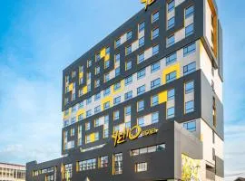 Yello Hotel Jambi，占碑市的飯店