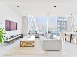 Spectacular 3 BR condo with maids room facing the Dubai Eye, hotel a Dubai