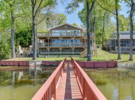 Fotos de Hotel: Pet-Friendly Lexington Vacation Rental on Lake!