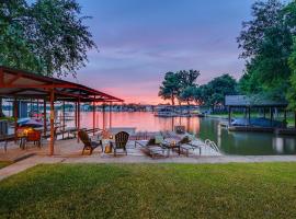 Ξενοδοχείο φωτογραφία: The Shorewood Lakeside Oasis, Pet-Friendly Getaway